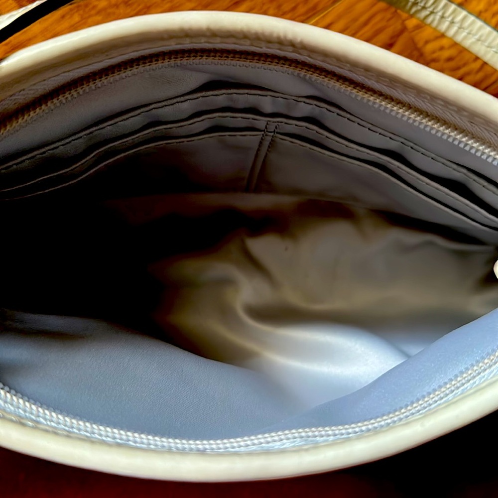 Coach wristlet - Picture 5 of 5